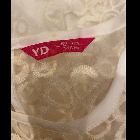 EUC YD Girls off White Sleeveless Semi shear Cotton Size 10-11 Yrs Crew Neck - Picture 3 of 3